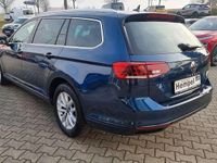 Używany VW Passat 150 KM (110 kW) 2023 Niebieski Kombi