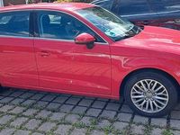 Gebraucht Audi A3 Ambiente 150 PS (110 kW) 2014 Rot Limousine