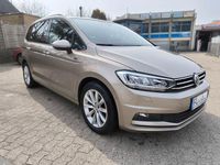 Gebraucht VW Touran 116 PS (85 kW) 2018 Gold Van / Kleinbus