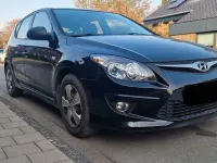 Gebraucht Hyundai i30 90 PS (66 kW) 2013 Schwarz Limousine