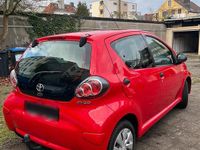Gebraucht Toyota Aygo 68 PS (50 kW) 2012 Rot Kleinwagen