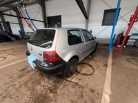 Usado VW Golf IV 110 HP (80 kW) 2002 Prateado Citadino