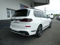 Gebraucht BMW X7 M Sport 352 PS (258 kW) 2024 Weiß SUV