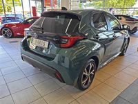 Neu Toyota Yaris Hybrid Comfort 92 PS (67 kW) 2025 Grün Limousine