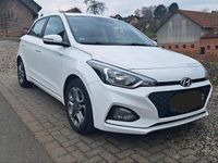 Gebraucht Hyundai i20 84 PS (61 kW) 2019 Weiß Kleinwagen