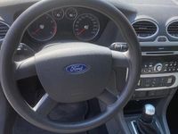 Gebraucht Ford Focus Trend 116 PS (85 kW) 2005 Grau Limousine