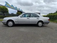 Używany Mercedes E200 Elegance 136 KM (100 kW) 1999 Srebrny Sedan/Limuzyna