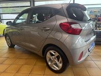 Gebraucht Hyundai i10 Trend 84 PS (61 kW) 2023 Grau Kleinwagen