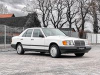 Gebraucht Mercedes 200 72 PS (52 kW) 1985 Weiß metallic Limousine