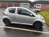 Gebraucht Toyota Aygo 68 PS (50 kW) 2006 Silber Kleinwagen