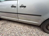 Second-hand VW Caddy Team 109 CP (80 kW) 2008 Argintiu Monovolum