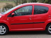 Gebraucht Peugeot 107 Active 68 PS (50 kW) 2012 Rot Kleinwagen