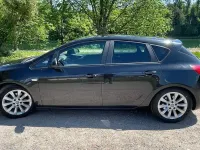Gebraucht Opel Astra Edition 179 PS (131 kW) 2012 Schwarz Limousine