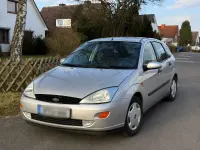 Używany Ford Focus Ghia 101 KM (74 kW) 2001 Srebrny Sedan/Limuzyna