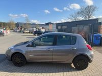 Gebraucht Renault Clio III Dynamique 75 PS (55 kW) 2010 Grau Limousine