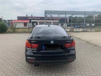 Używany BMW 320 190 KM (139 kW) 2015 Czarny Sedan/Limuzyna
