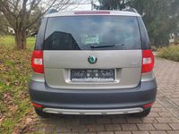 Gebraucht Skoda Yeti Active 105 PS (77 kW) 2013 Beige SUV