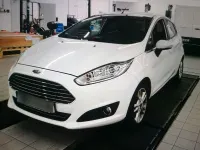 Gebraucht Ford Fiesta 101 PS (74 kW) 2015 Weiß Kleinwagen