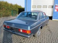 Gebraucht Mercedes E230 136 PS (100 kW) 1983 Blau Limousine