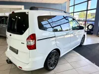 Gebraucht Ford Tourneo Courier Sport 101 PS (74 kW) 2018 Weiß Van / Kleinbus