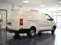 Gebraucht Opel Vivaro-e Combi Edition 150 PS (110 kW) 2021 Jade weiss/arktis weiss Van / Kleinbus