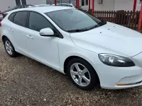 Gebraucht Volvo V40 Kinetic 120 PS (88 kW) 2019 Weiß Limousine