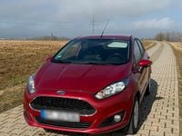 Gebraucht Ford Fiesta Trend 101 PS (74 kW) 2016 Rot Kleinwagen