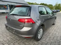 Gebraucht VW Golf VII Trendline 86 PS (63 kW) 2015 Limestone grey metallic Limousine