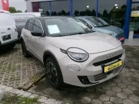 Neu Fiat 600E La Prima 114 kW (156 PS) 2025 Beige Limousine