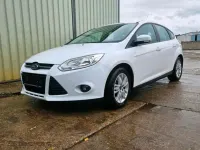 Gebraucht Ford Focus 75 PS (55 kW) 2014 Weiß Kleinwagen