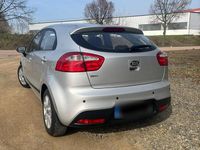 Gebraucht Kia Rio 86 PS (63 kW) 2014 Silber Kleinwagen