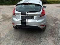 Gebraucht Ford Fiesta 95 PS (69 kW) 2010 Silber Kleinwagen