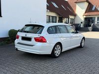 Gebraucht BMW 320 184 PS (135 kW) 2011 Weiß Kombi