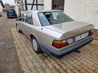 Gebraucht Mercedes E260 166 PS (122 kW) 1986 Beige Limousine