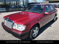 Gebraucht Mercedes E220 150 PS (110 kW) 1992 Rot Limousine
