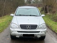 Gebraucht Mercedes ML320 217 PS (159 kW) 2002 Silber SUV