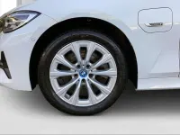 Gebraucht BMW 320e Advantage 204 PS (150 kW) 2022 Alpinweiss iii Kombi