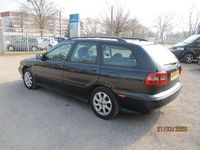 Second-hand Volvo V40 122 CP (89 kW) 2000 Negru Break