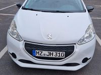 Gebraucht Peugeot 208 68 PS (50 kW) 2013 Weiß Kleinwagen