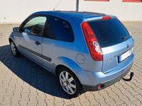 Gebraucht Ford Fiesta Ambiente 69 PS (50 kW) 2006 Blau Kleinwagen