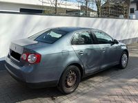 Gebraucht VW Jetta 103 PS (75 kW) 2007 Grau Limousine