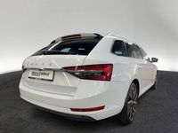 Gebraucht Skoda Superb Style 150 PS (110 kW) 2024 Moonweiß perleffekt Kombi
