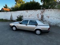 Gebraucht Alfa Romeo 75 110 PS (80 kW) 1989 Silber Limousine