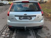 Gebraucht Ford Fiesta 68 PS (50 kW) 2004 Silber Kleinwagen