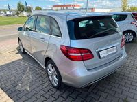 Gebraucht Mercedes B200 156 PS (114 kW) 2017 Silber Van / Kleinbus