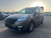 Gebraucht Peugeot TePee Allure 99 PS (72 kW) 2016 Lack nocciola/metalliclackier Kombi