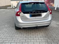 Gebraucht Volvo V60 190 PS (139 kW) 2015 Silber Kombi