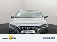 Gebraucht Hyundai i30 Trend 120 PS (88 kW) 2022 Silber Limousine