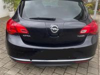 Gebraucht Opel Astra 140 PS (102 kW) 2014 Schwarz Limousine