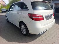 Gebraucht Mercedes B180 109 PS (80 kW) 2015 Weiß Van / Kleinbus